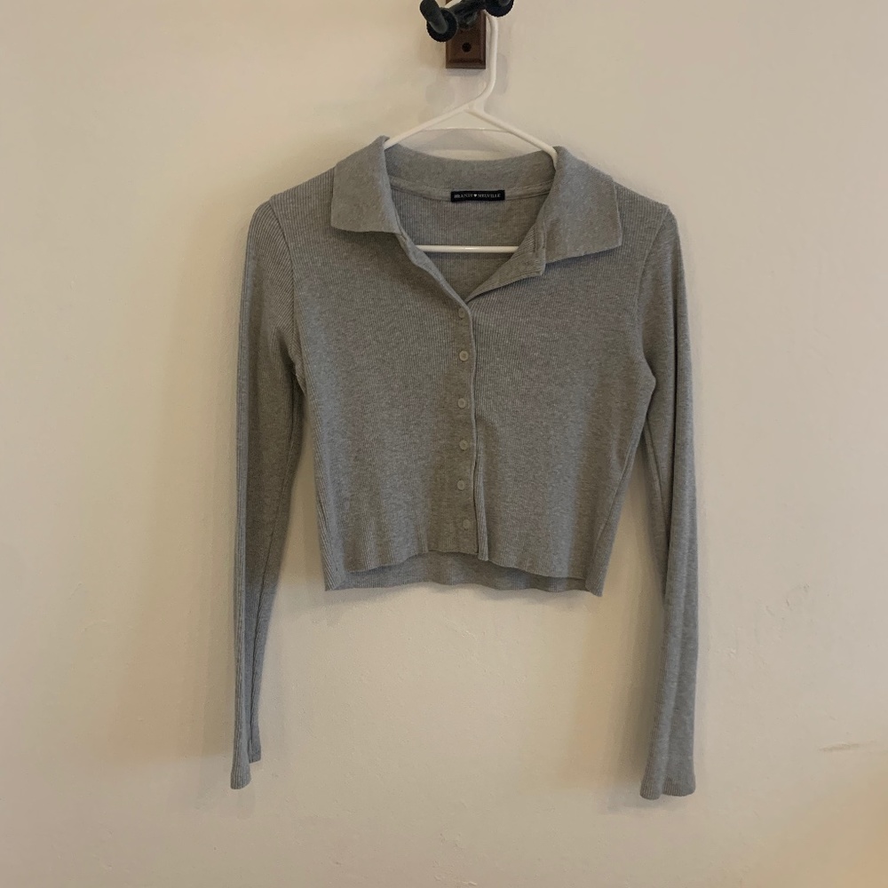 BRANDY MELVILLE LONG SLEEVE COLLARED TOP